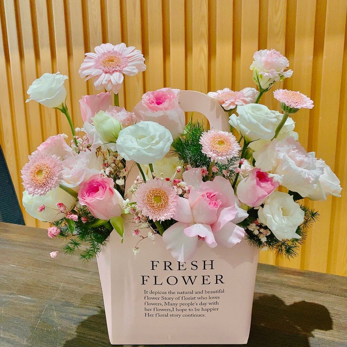 Hoa Hồng (Floral Hug)